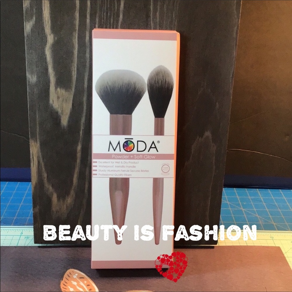 🌻 MODA POWDER AND SOFT GLOW MAKE UP BRUSHES.